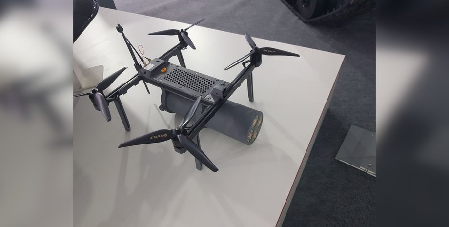 В РФ показали новый дрон "Велес-10.ДР", который умеет обнаруживать средства РЭБ, сообщил специалист по радиоэлектронике Сергей Флеш Бескрестнов