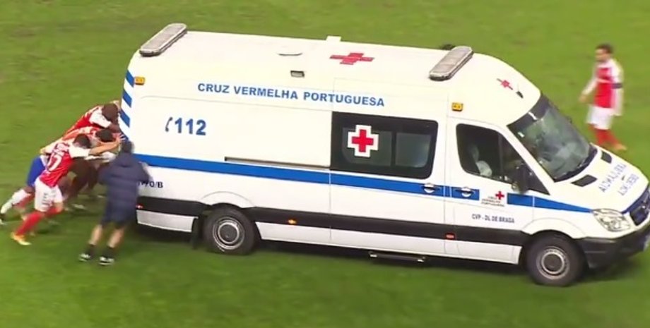 Португалия, футболисты, футбол, скорая помощь, карета