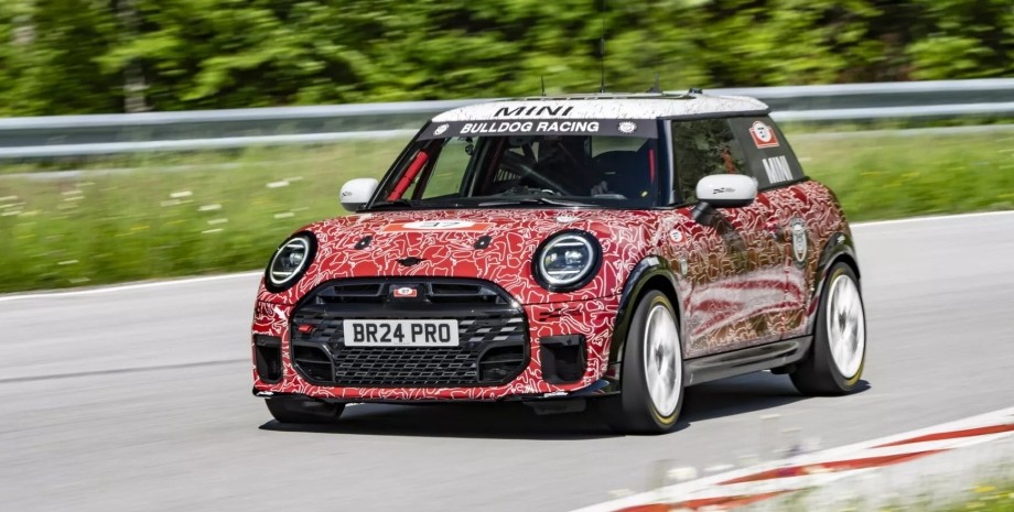 Sports Mini John Cooper Works got a tingle and a big target. For the first time ...