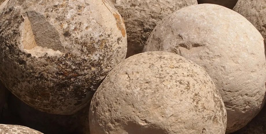 Камни, ценные артефакты