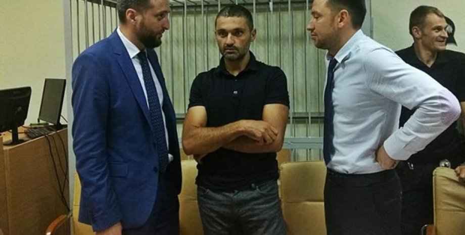 Алексей Тамразов (на фото в центре) в зале суда/Фото: Сергей Мазур/Facebook