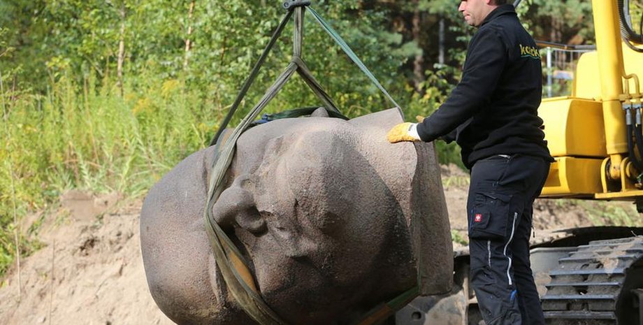 Часть берлинского памятника Ленину / Фото: picture-alliance/dpa/W.Kumm