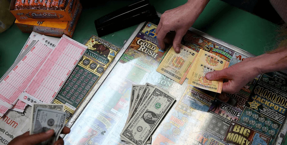 Лотерея, лотерейний білет, магазин, приз, джекпот, гроші, переможець лотереї, зірвав джекпот, дізнався з інтернету,