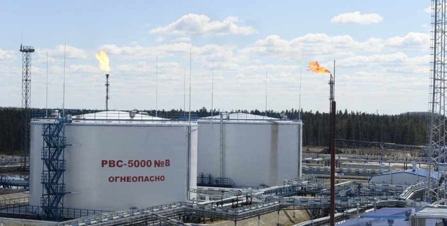 The Russian authorities also announce the oil depot attack in the Bryansk region...