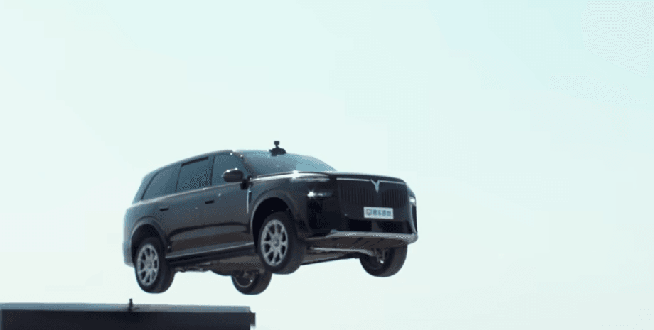 Voyah Taishan X8 Voyah Taishan X8 — китайцы официально представили новый внедорожник