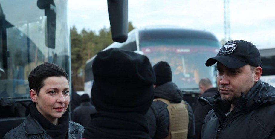 освобождение политзаключенных Буданов встречает политзаключенных, помилованных Лукашенко