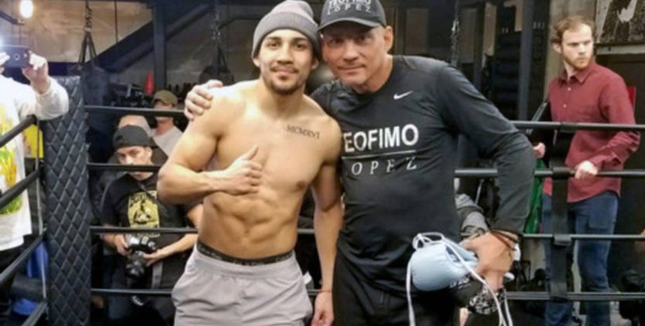 Теофимо Лопес с отцом/Фото: iSport