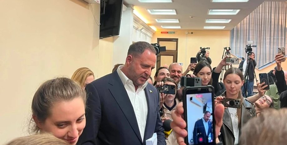 андрей ермак в зале суда