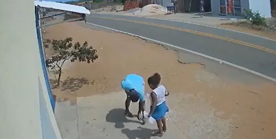 Пригода в Бразилії, батько та дочка Бразилія, порятунок від смерті, Бразилія ДТП, Бразилія монета, Бразилія надзвичайна подія