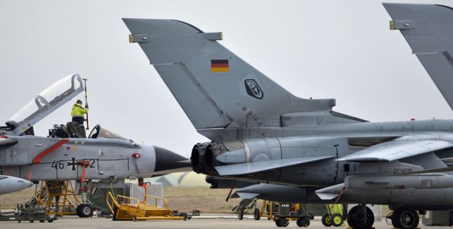 Германские разведывательные самолеты "Торнадо" на базе "Инджирлик" в Турции