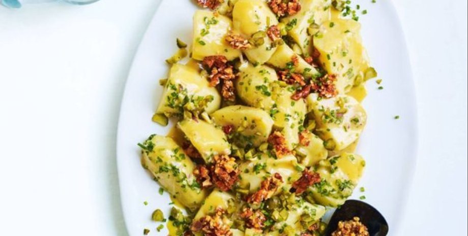 Картофельный салат, праздничный салат, к новогоднему столу, салат с миндалем, миндальная карамель