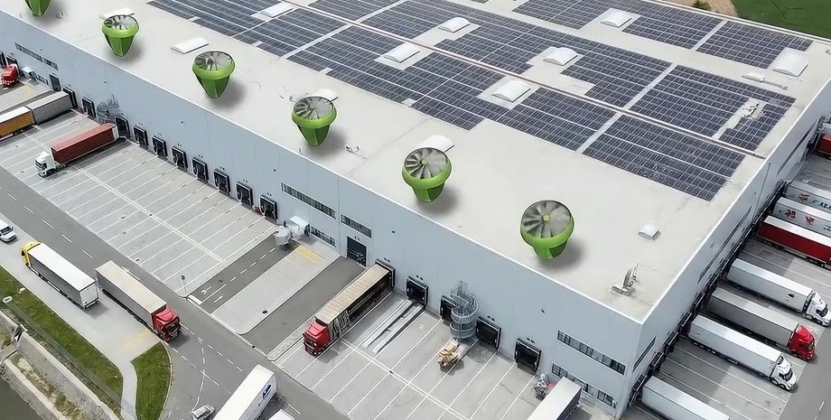 Ветряные турбины Power Pod от Halcium на крыше склада
