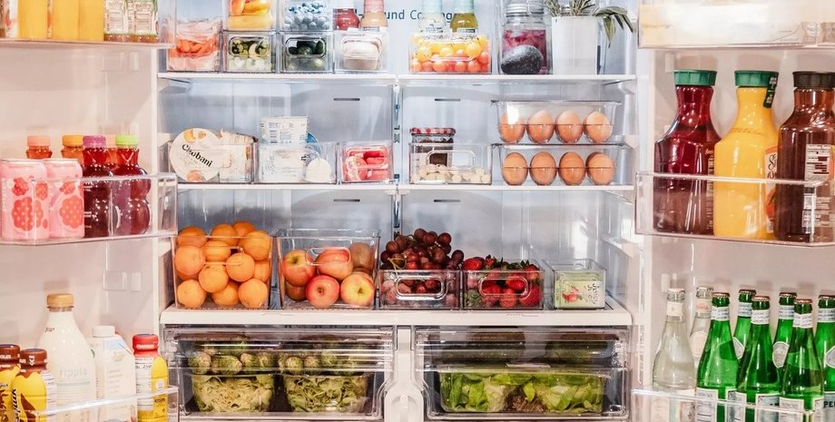 Жінка відкрила вдома маленький супермаркет зі свіжими фруктами, овочами та квітами, як вона живе, цікавинки