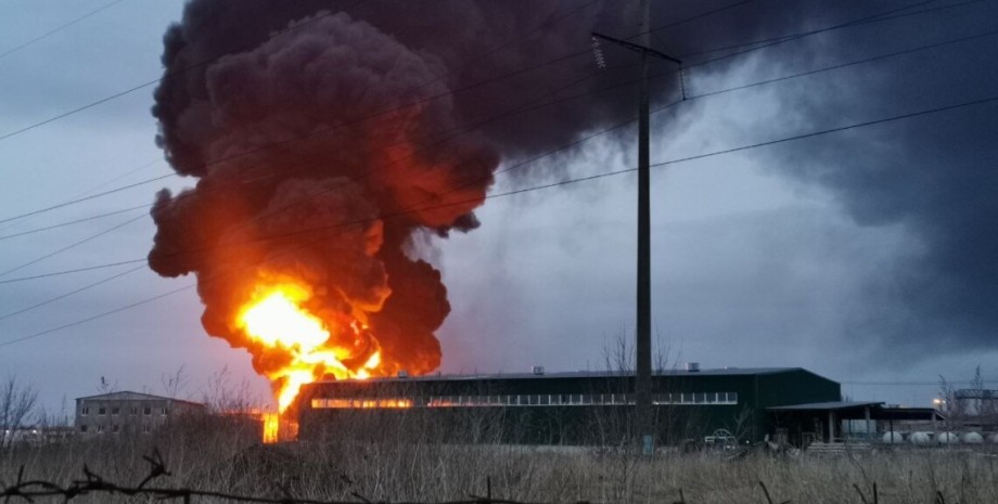 Пожежа на нафтобазі, нафтобаза РФ, нафтобаза Бєлгород, нафтобаза РФ удар дрона, завод нафтопереробка удар дрона