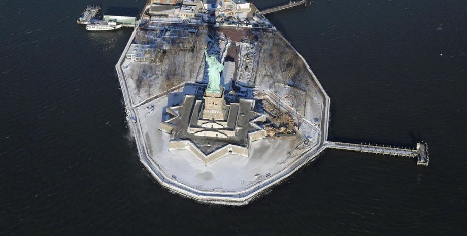 Фото: twitter.com/StatueEllisNPS