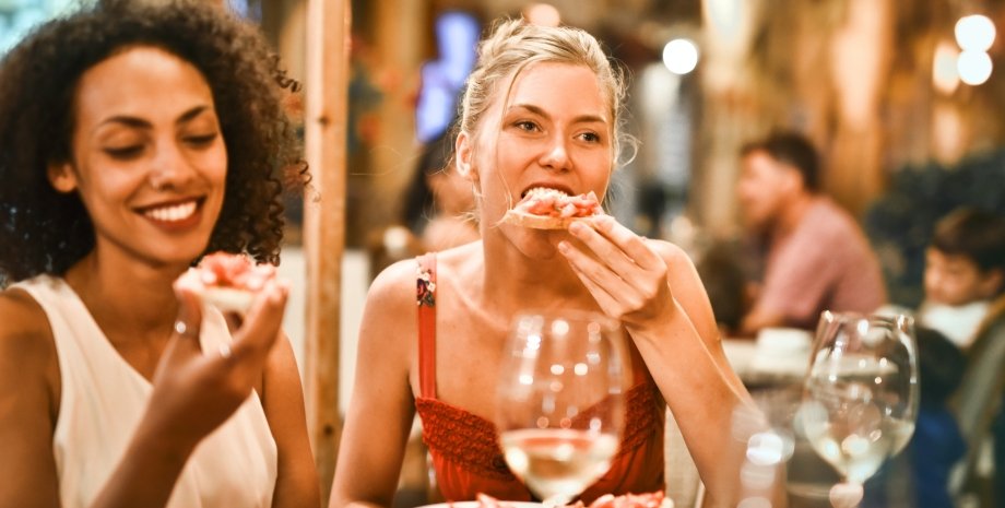 ужин в кафе кафе, еда, веранда, улица, стакан, женщина