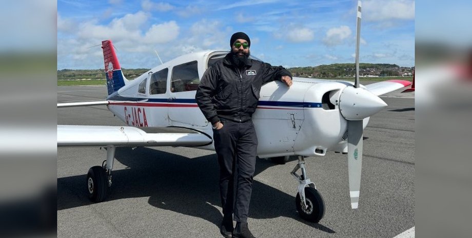 Гриль за 177 км від дому: пілот з Британії вчергове шокував своїм гастрономічним турне