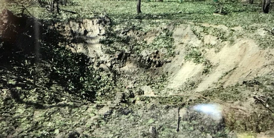 воронка Киев, попадание, прилет, взрыв, ракета, прилет ракеты, прилет снаряда