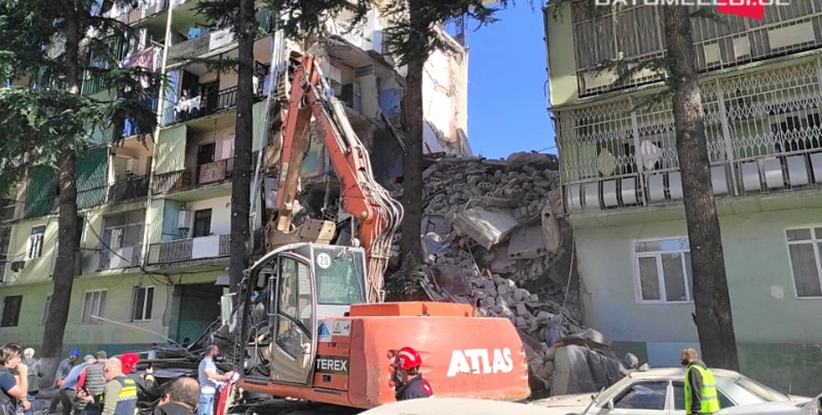 батуми, обрушение, дом, фото