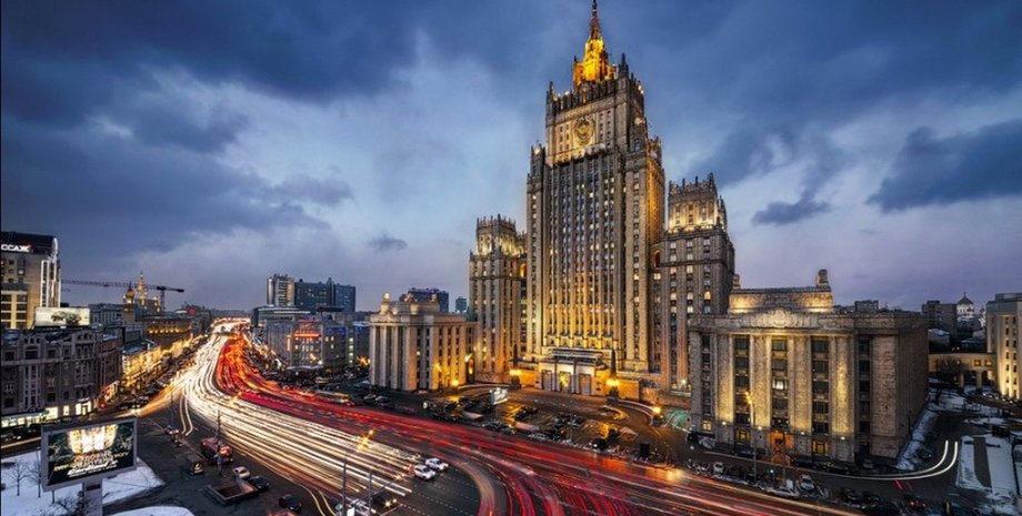 Здание МИД РФ на Смоленской площади / Фото: izi.TRAVEL