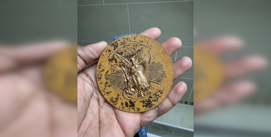 олімпійська медаль, облізла медаль, бракована медаль, медаль Олімпіади 2024, олімпіада в Парижі