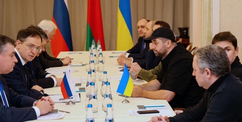 Учасники переговорів України та Росії