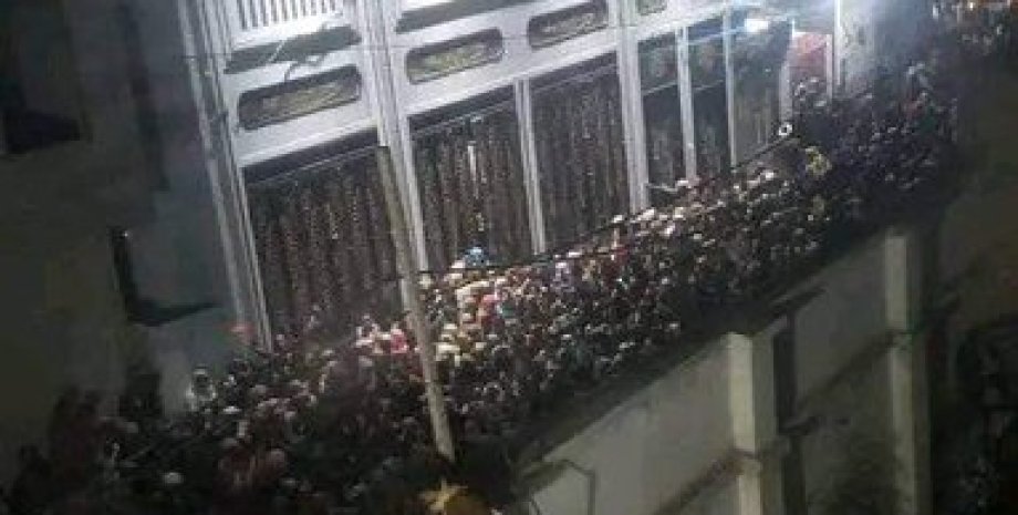 Очередь за гуманитарной помощью в Йемене Йемен, Сана, очередь, гуманитарная помощь, давка, жертвы