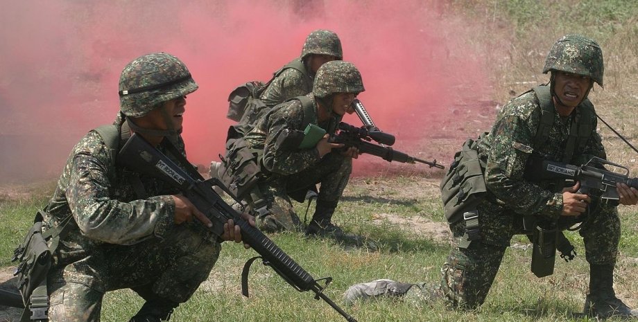 солдаты на учениях, армия Филиппин, военные учения, стрельбы
