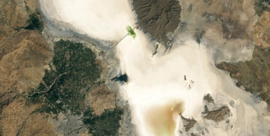 За три года озеро утратило около 90% своей территории озеро урмия, озеро урмия засуха