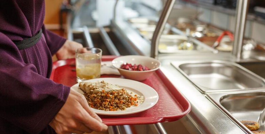 В Україні розширять програму безкоштовного гарячого харчування для школярів