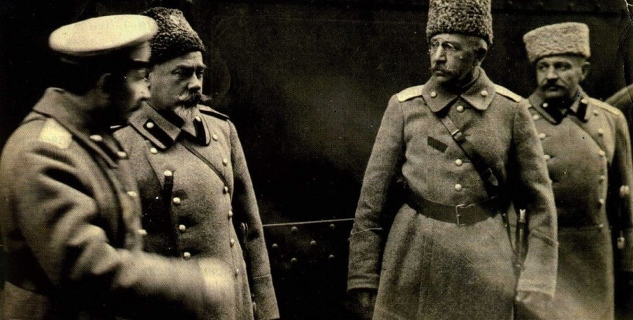 Генерал Антон Деникин (второй слева) / Фото: topwar.ru