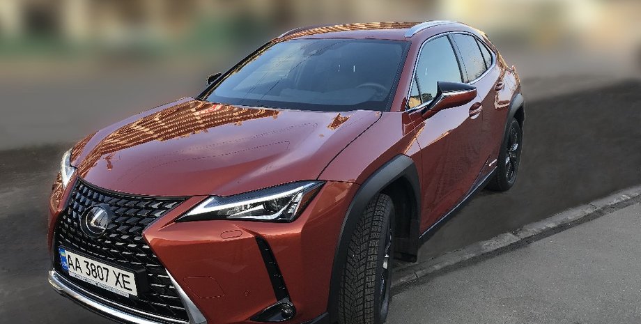 Lexus UX 250H, фото автора