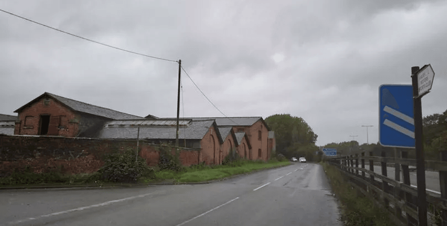 Дорога в британском городе, дорога, призрак, призрак на дороге, истории о призраках, исчезла машина, Riveacre Road, необычный случай