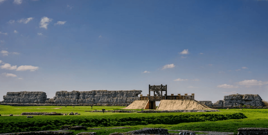 речборо, исследования, ворота в британию, англия, великая британия, римская империя, древний рифм, император, исследование, археология, храм, нептуп, военный лагерь, история, раскопки, находка, музей