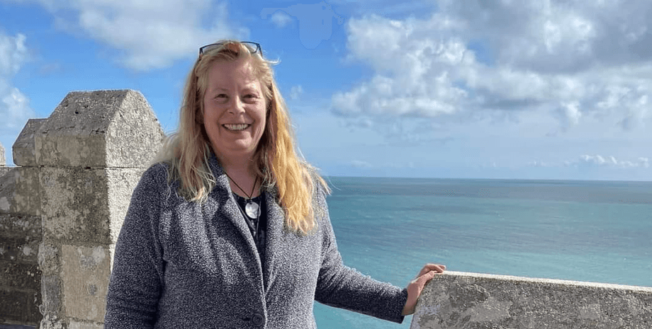 Анджела Уорд