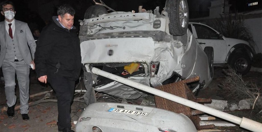 Турция, Измир, торнадо, град, разрушения, пострадавшие