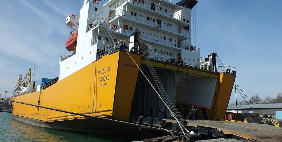 Грузовой паром "Александр Ткаченко" / Фото: sevas-services.info