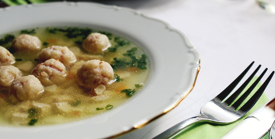 суп с фрикадельками и грибами