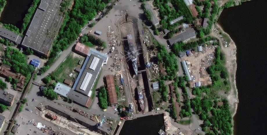 Війна з РФ — СБС ЗСУ могли знищити російський корвет "Бойкий" — супутникові знімки Супутникові знімки наслідків удару ЗСУ по корвету "Бойкий"