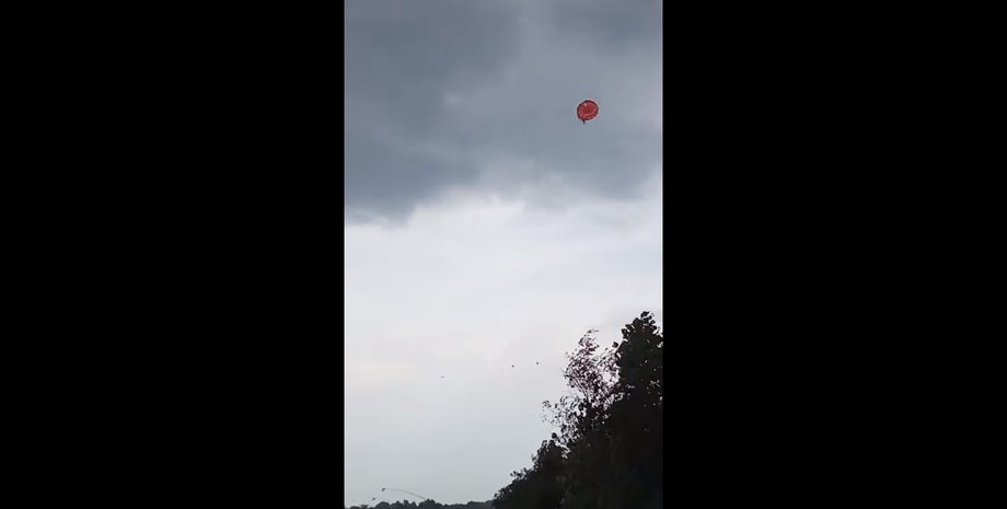 парашютист, ЧП с парашютистом, спасение парашютиста в Киеве