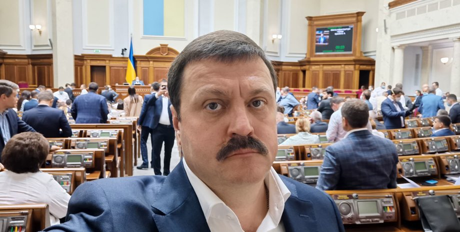 Андрей Деркач Семье бывшего нардепа Андрея Деркача принадлежал офис для черной бухгалтерии коррупционной схемы