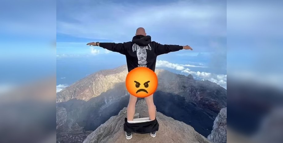 Russian Travel Blogger Yuri Chiclikin climbed up Mount Agung, not knowing its sa...