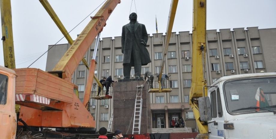 Снос памятника в Измаиле / Фото: dumskaya.net