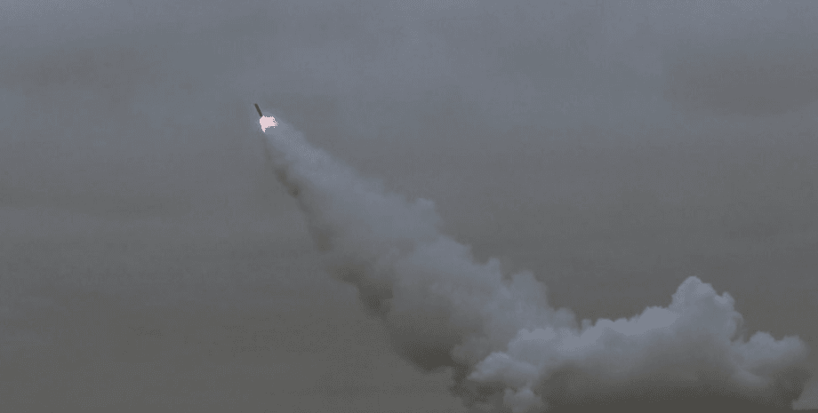 пуск ракет у кндр