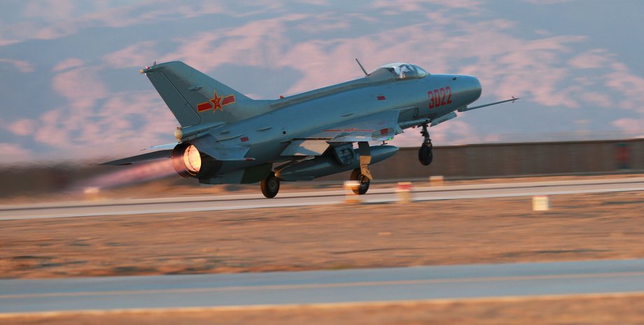 J-7, винищувач, літак