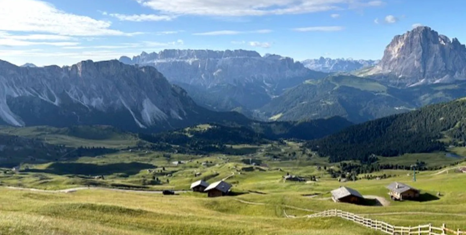 Одному з чоловіків спала на думку блискуча ідея Фермери в Альпах втомилися від нахабства блогерів і придумали нестандартне рішення