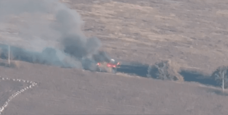 сбитый вертолет Ми-8, поле