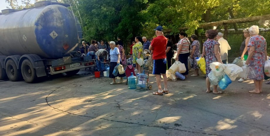 черга за водою