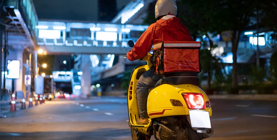 доставщик еды