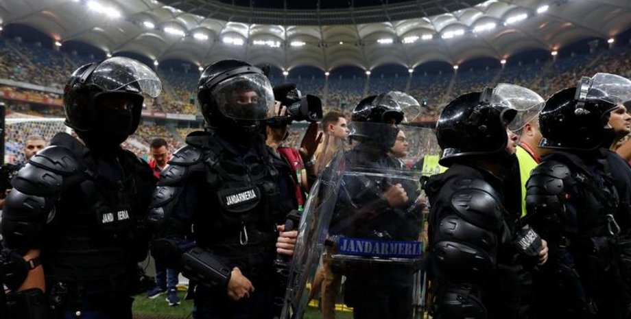 Скандал в Румынии на футбольном матче - территории Украины назвали румынскими